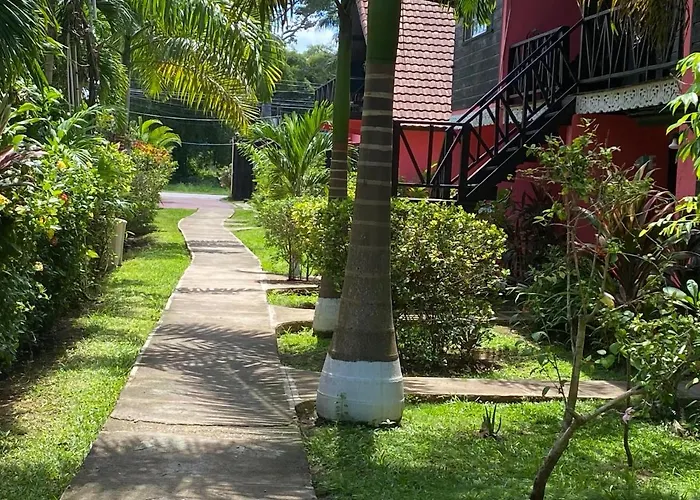 4 star hotel: Secret Cabins At Firefly Beach Cottage