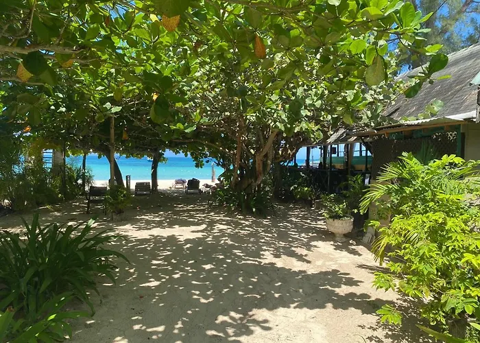 4 star hotel: Secret Cabins At Firefly Beach Cottage