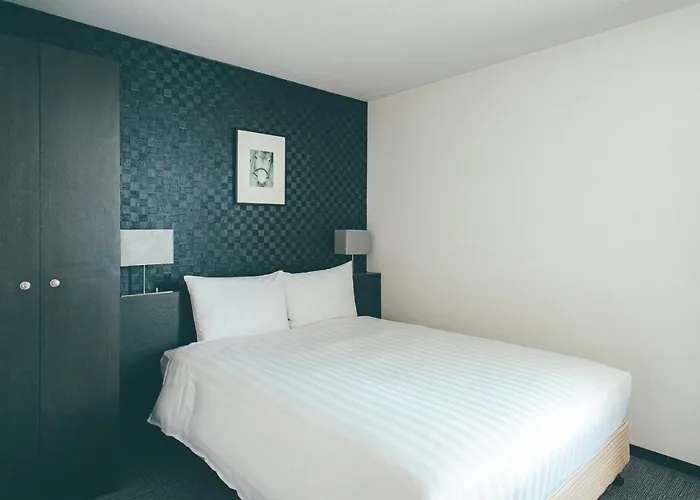 Hamilton Hotel Black