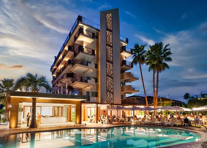 Almaluna Hotel & Resort