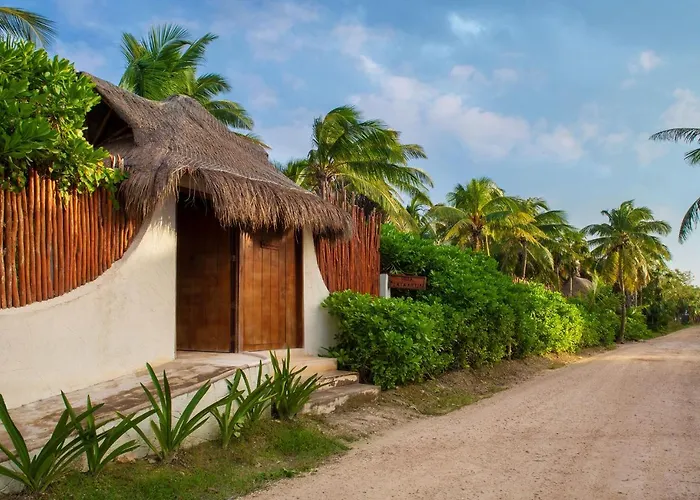 Villa: Beachfront Villa Playaaekun