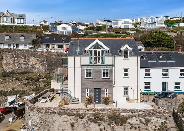 Beach hotel: Harbour Master'S House
