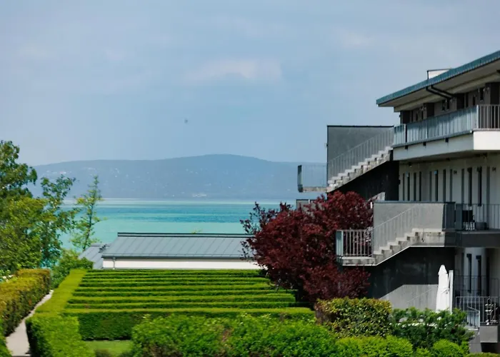 Gold Wave Apartments