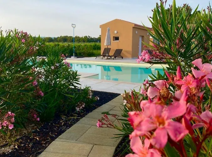  Maris s - Holiday Homes