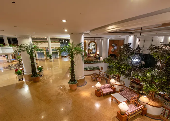 Boutique hotel only: Montien Riverside Hotel Bangkok
