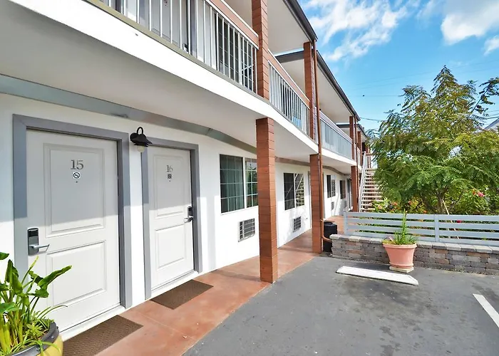 Airport Hotel: Lodge At 32Nd