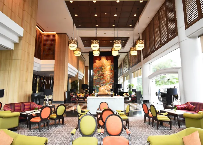 Beach hotel: Century Park Hotel