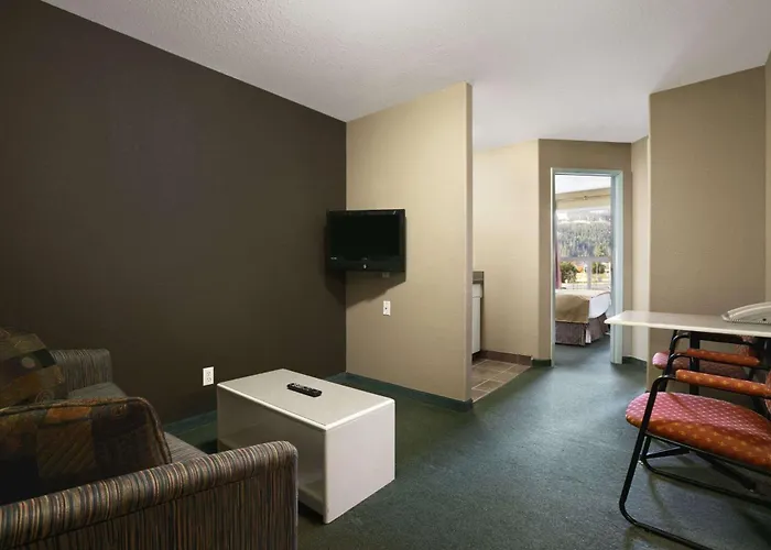 Super 8 By Wyndham Revelstoke Bc