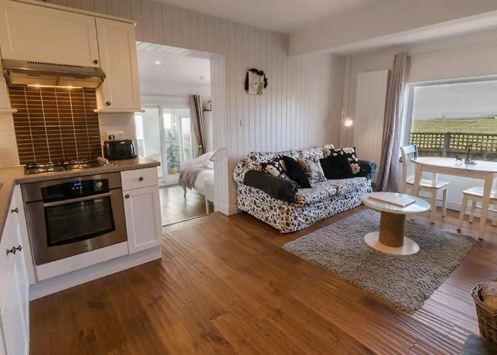 Family Hotel: Chesil Beach Lodge Burton Bradstock Dorset Dt64Rj