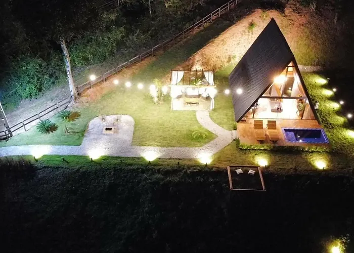 : Refúgio dos Alpes cabana