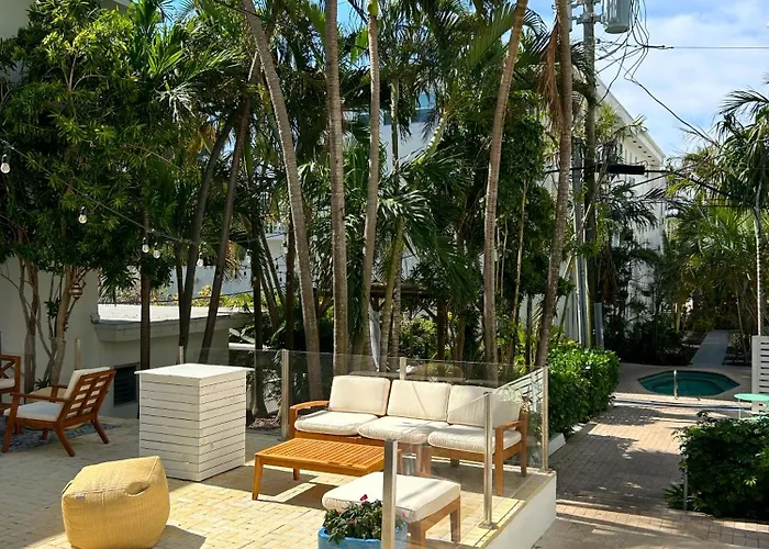North Beach Hotel