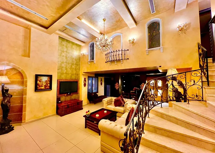 Queens Suite Hotel