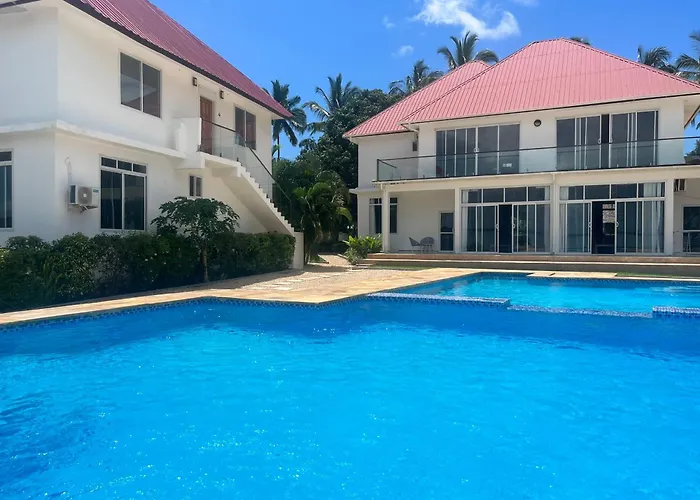 3 star hotel: Calamari Beach Resort