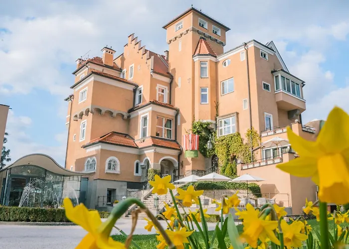 Hotel Schloss Moenchstein