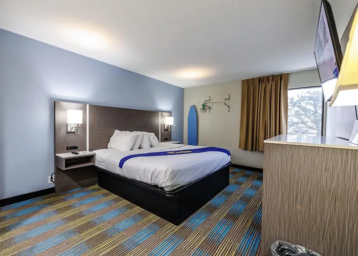 Romantic hotel: New Victorian Inn & Suites Omaha