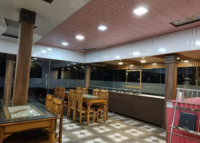 King Castle Mcleodganj-Centrally Heated And Air Cooled- Near Mall Road - Free Parking