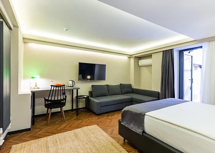 Resort: Snog Rooms & Suites