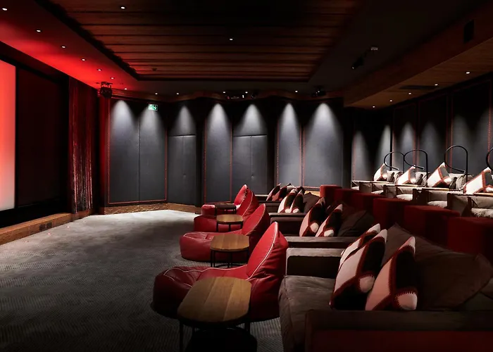 Hotel con piscina: The Alpina Gstaad