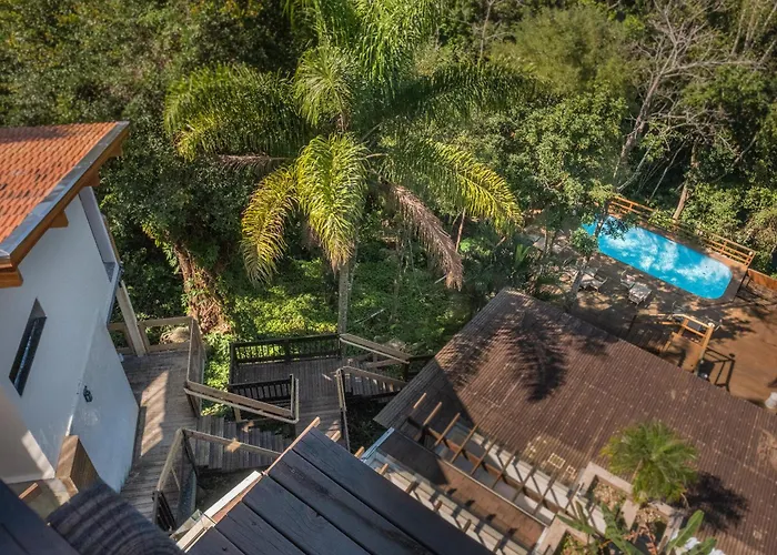  Bombinhas Guest House
