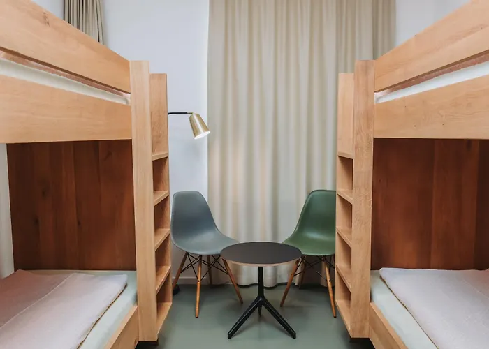 Hotel near College: Montreux Youth Hostel