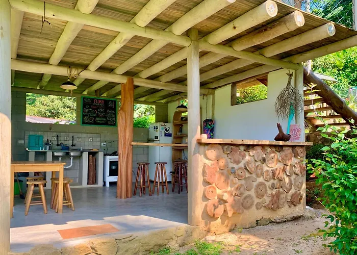 Flora Praia Do Sono Lodge & Trekking