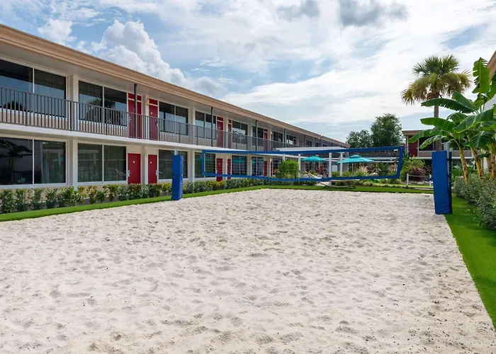 Ramada By Wyndham Kissimmee Gateway - Free Theme Park Shuttle