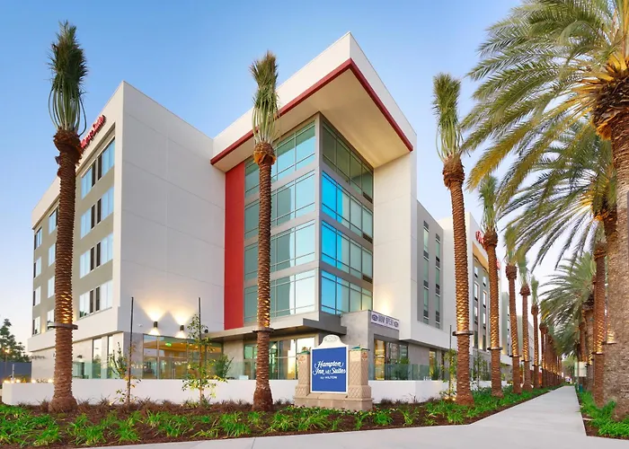 Family Hotel: Hampton Inn & Suites Anaheim Resort Convention Center