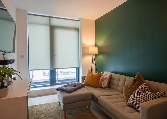 Modern And Spacious Apartment In Salford Quays