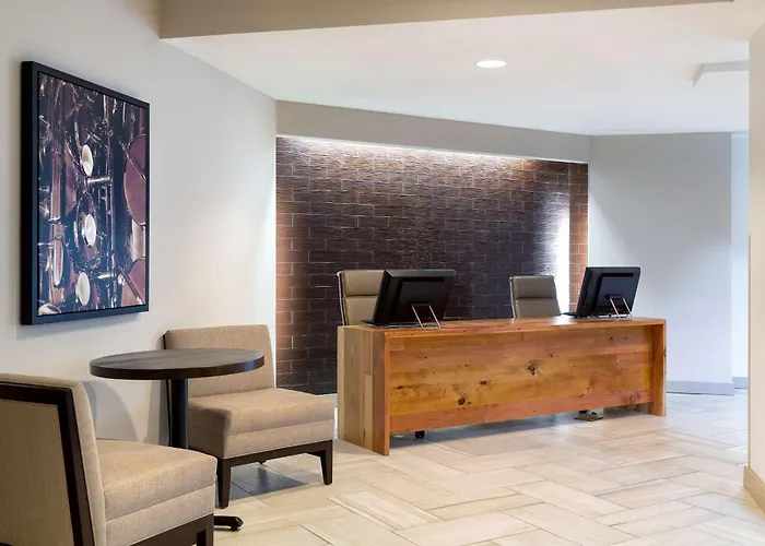 Doubletree Suites By Hilton Airport