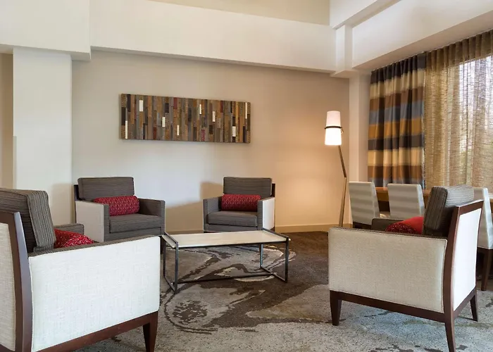 Doubletree Suites By Hilton Airport