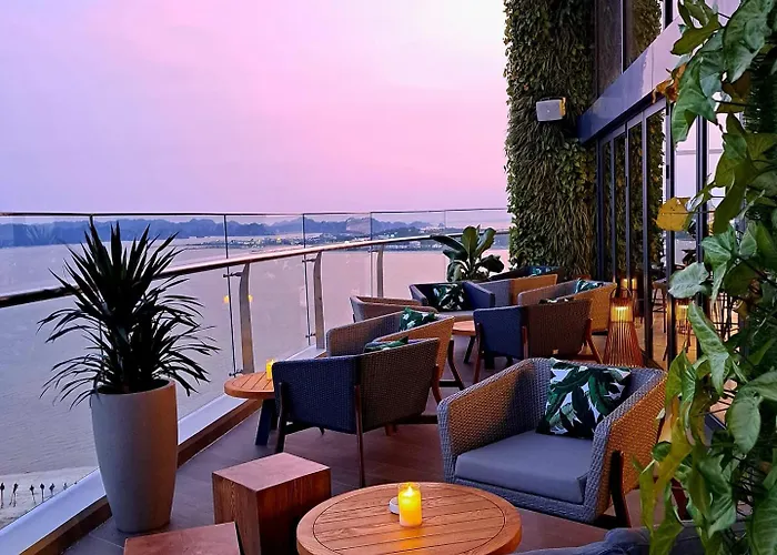 Hotel suites Citadines Marina Halong