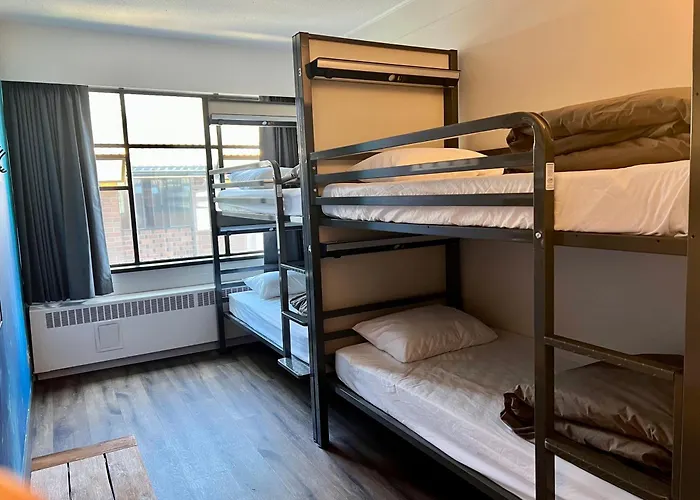Hotel near College: Hi Vancouver Downtown - Hostel