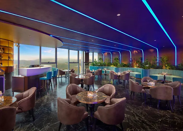 Hotel with pool: The Watson Premium Halong Hotel