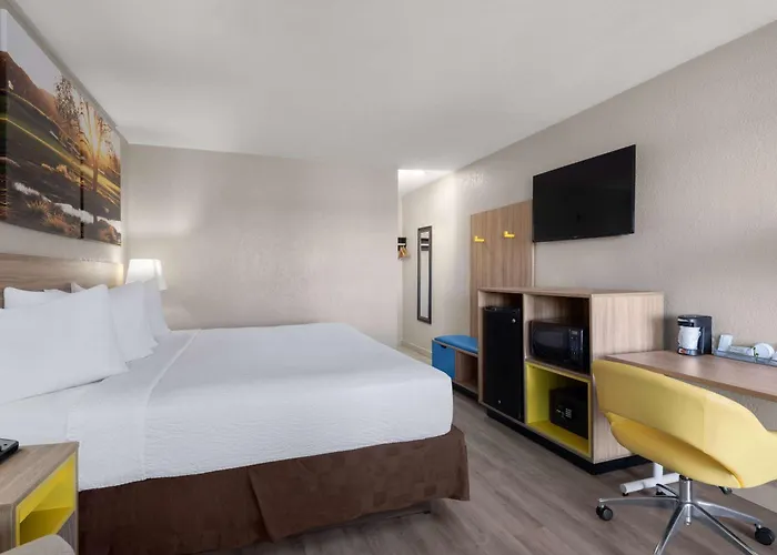 Cheap hotels Days Inn By Wyndham Las Vegas Airport Near The Strip