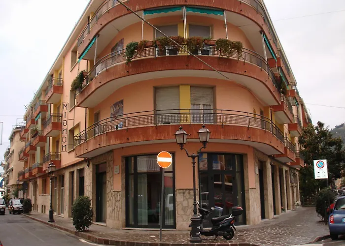 Cheap hotel: Hotel Mignon 50 Mt Dalla Spiaggia E Dall'Isola Pedonale