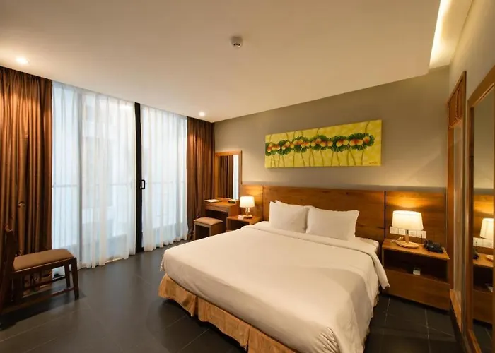 Holi Beach Hotel & s