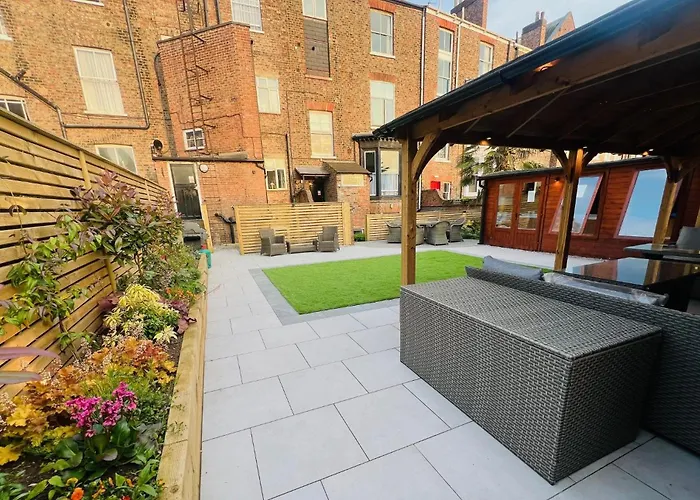 Hedley House Hotel & Apartments