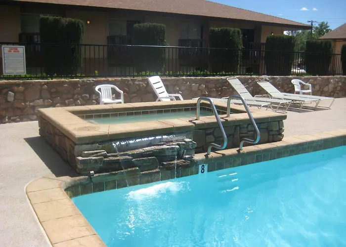 Luxury hotel only: Bumbleberry Inn