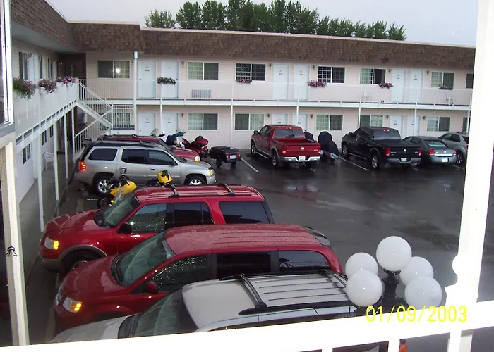 Airport Hotel: Model A Inn