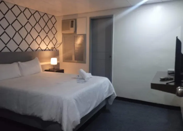 Cheap hotel: Acme Inn Subic
