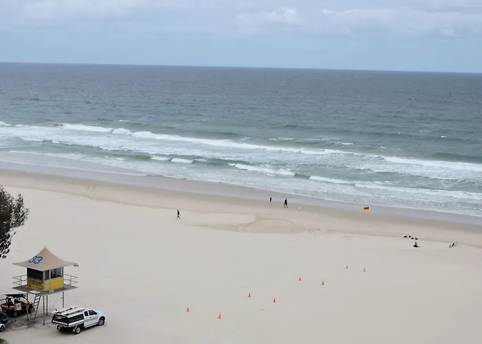 President Holiday Apartments - Absolute Beachfront
