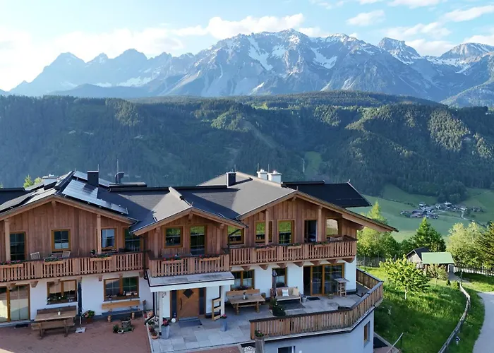 La Montana Ski & Hiking Lodge