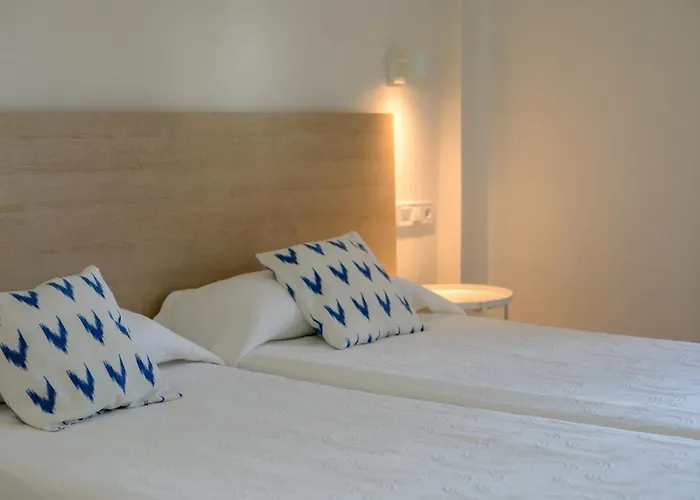 Hotel with Tennis: Hostal Jakiton
