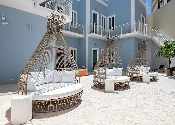 Dona Simone Boutique Suites & Studios
