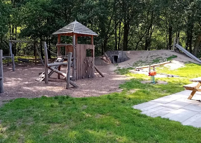 Hotel with pool: B&B Roseland