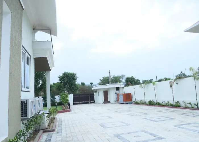 Vacation rental: Raj Farms Luxury Villa And Private Pool Near Kukus