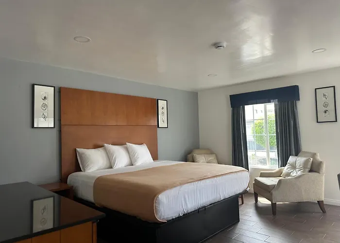 Oceanside Inn & Suites