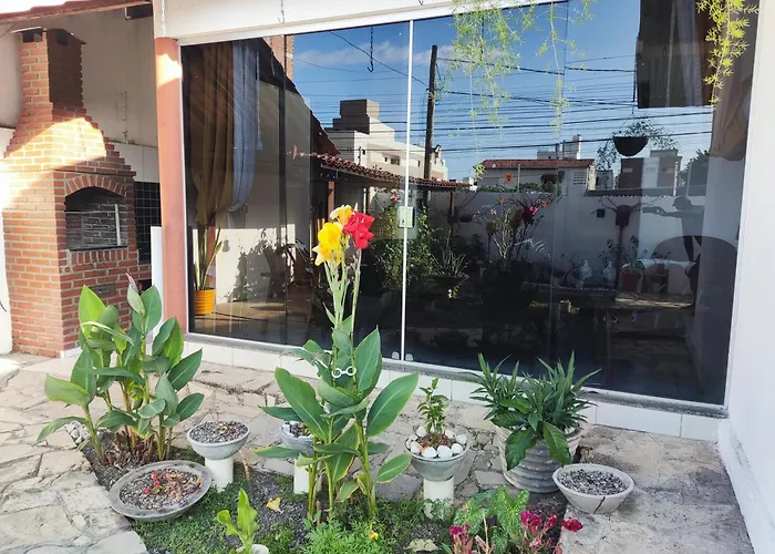 Casa de hóspedes: Da Silva residência à 200 metros da praia do Bessa