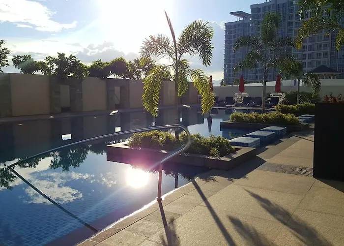 High Ceiling Home By The Pool With Wi-Fi And Netflix