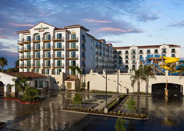 Waterpark hotels Courtyard By Marriott Anaheim Theme Park Entrance